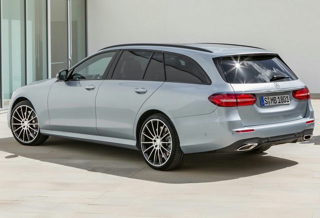 E-Class Estate arka üç çeyrek dış görünümü