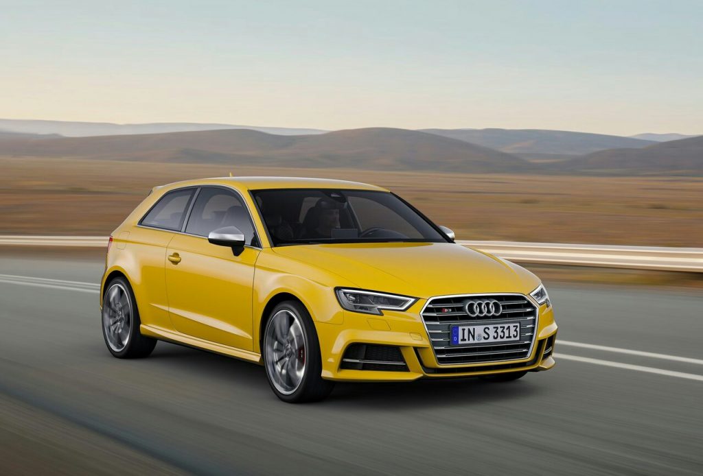 Audi S3 sedan yan görünüm