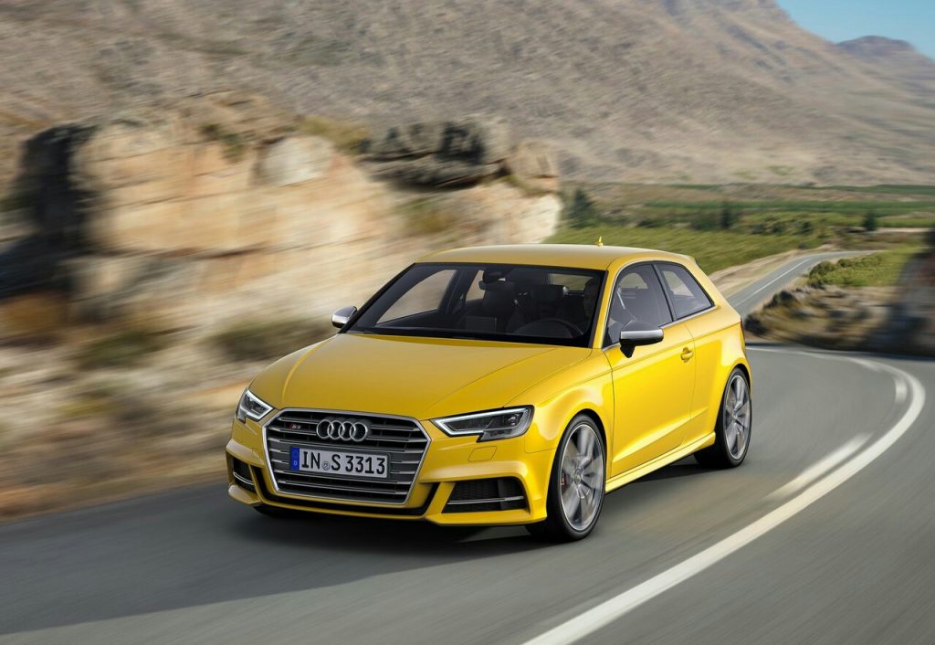 Audi S3 sedan arka üç çeyrek görünüm