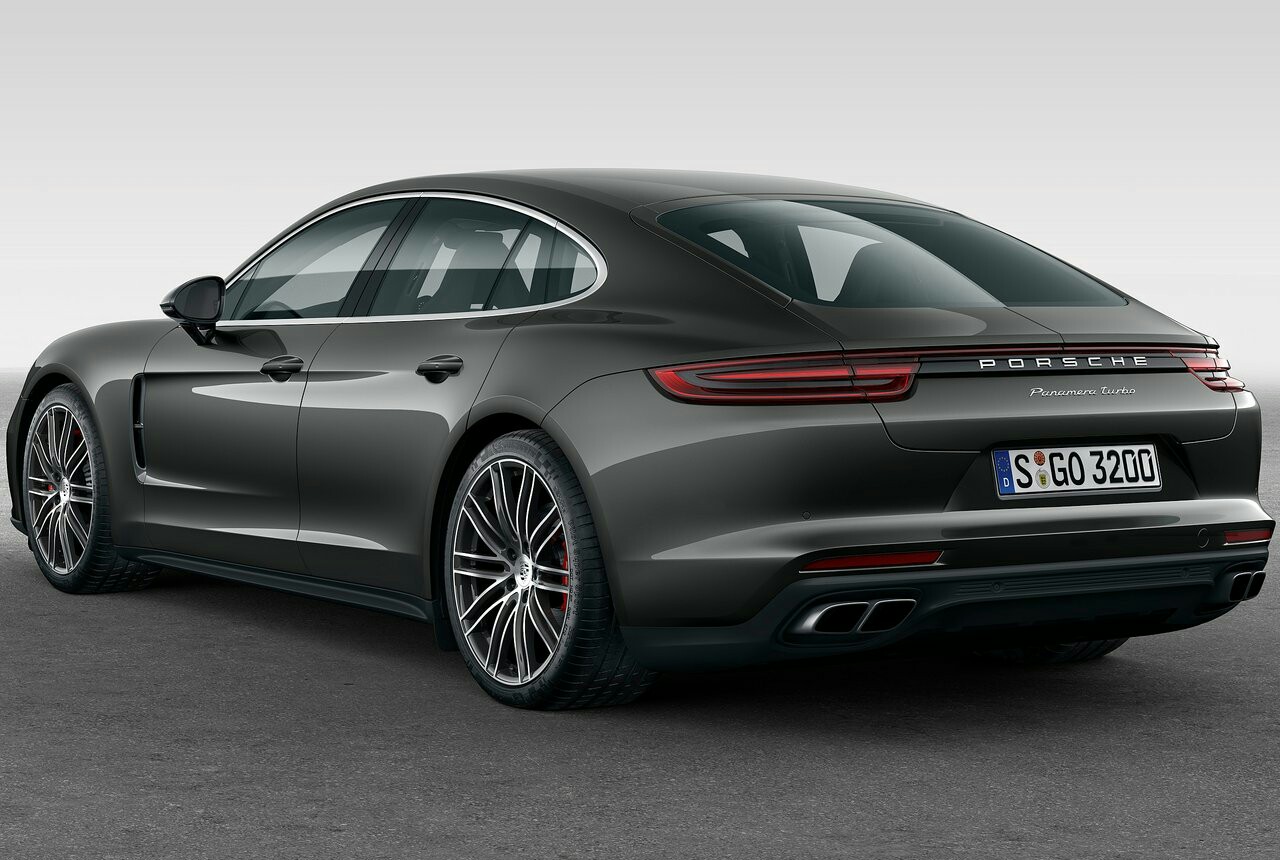 Porsche Panamera Turbo stüdyo arka üç çeyrek görünüm