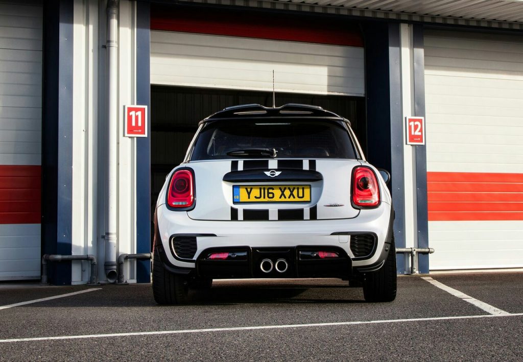 MINI JCW Challenge arkadan görünüm