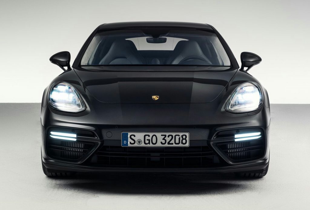 Porsche Panamera Turbo önden görünüm