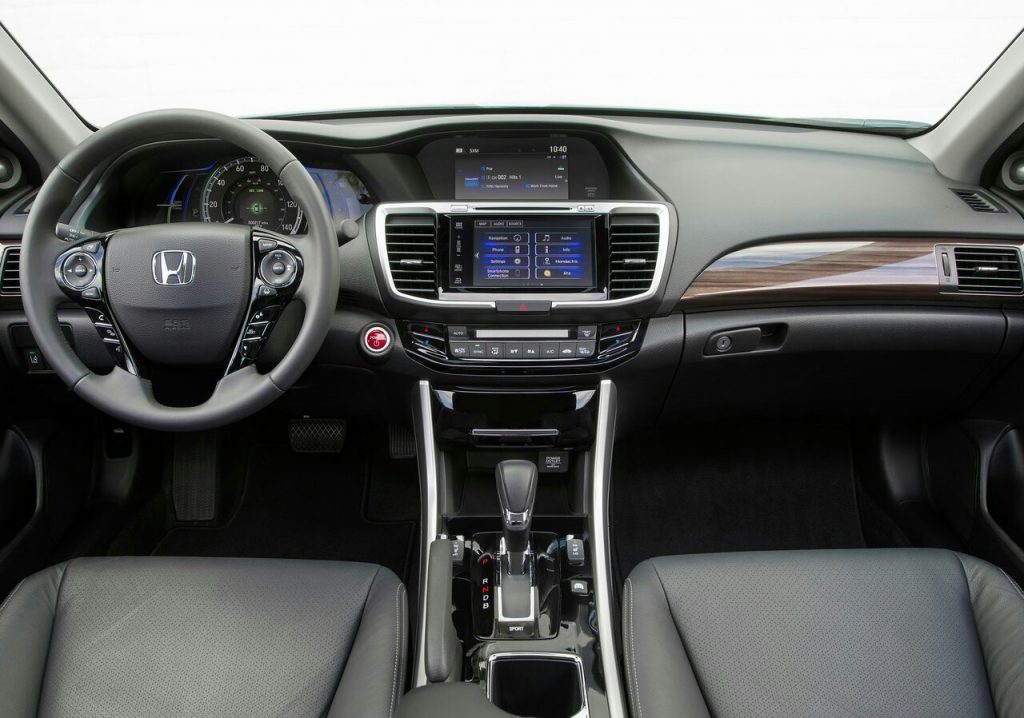 Honda Accord Hybrid kokpit ve orta konsol