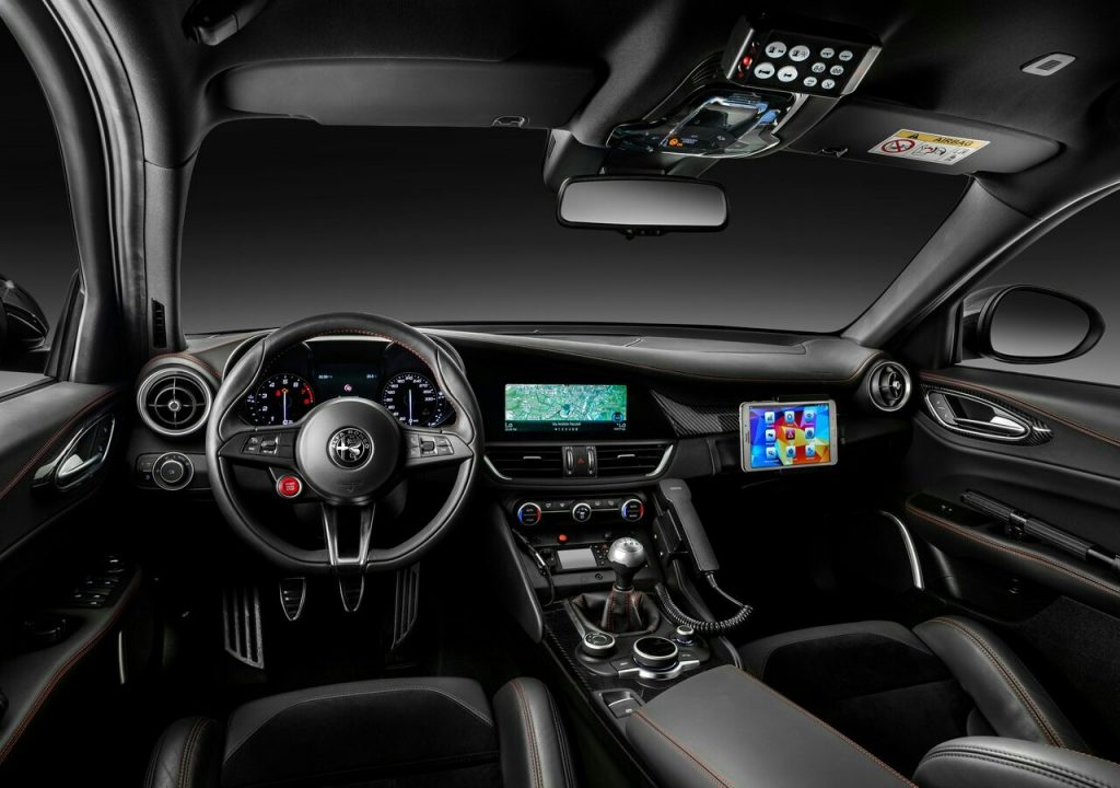 Alfa Romeo Giulia Quadrifoglio kurumsal Carabinieri görünümü