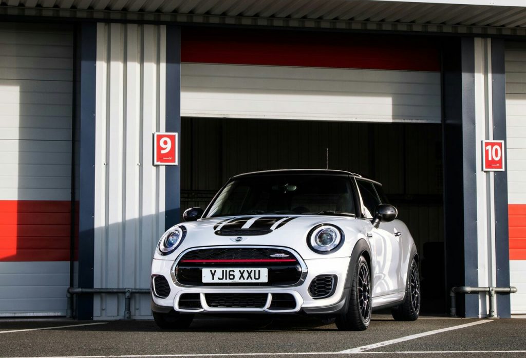MINI JCW Challenge pit alanında ön görünüm