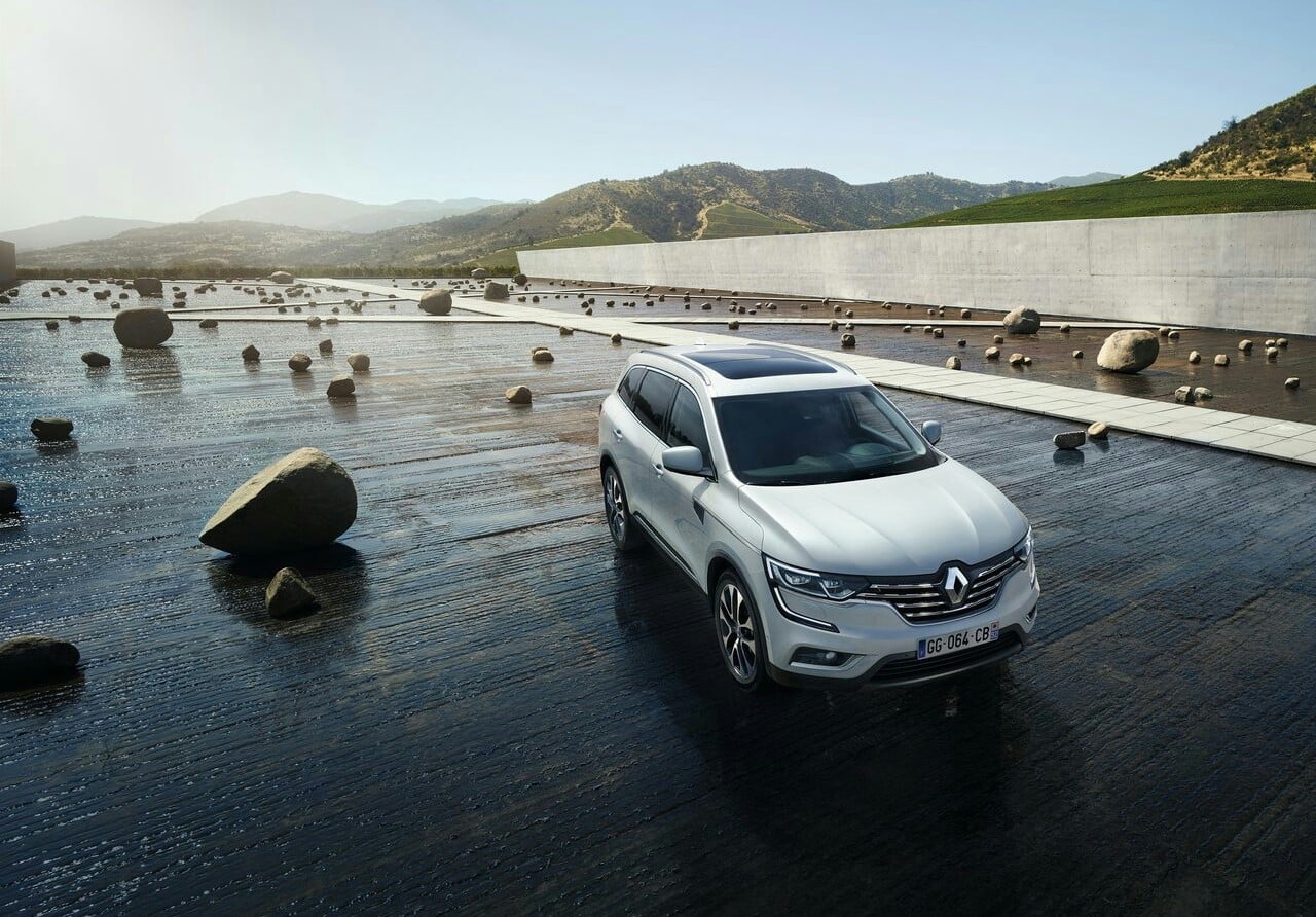 Renault Koleos dış mekanda önden üç çeyrek görünüm