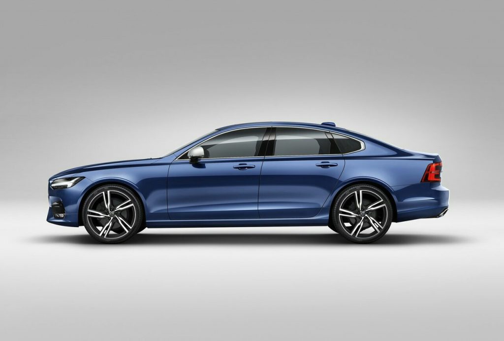 Volvo S90 sol yan profil stüdyo görünümü