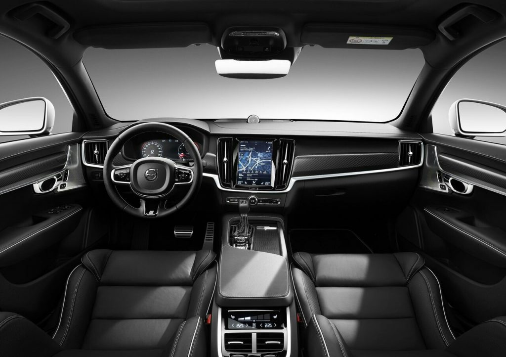 Volvo S90 kokpit ve orta ekran görünümü