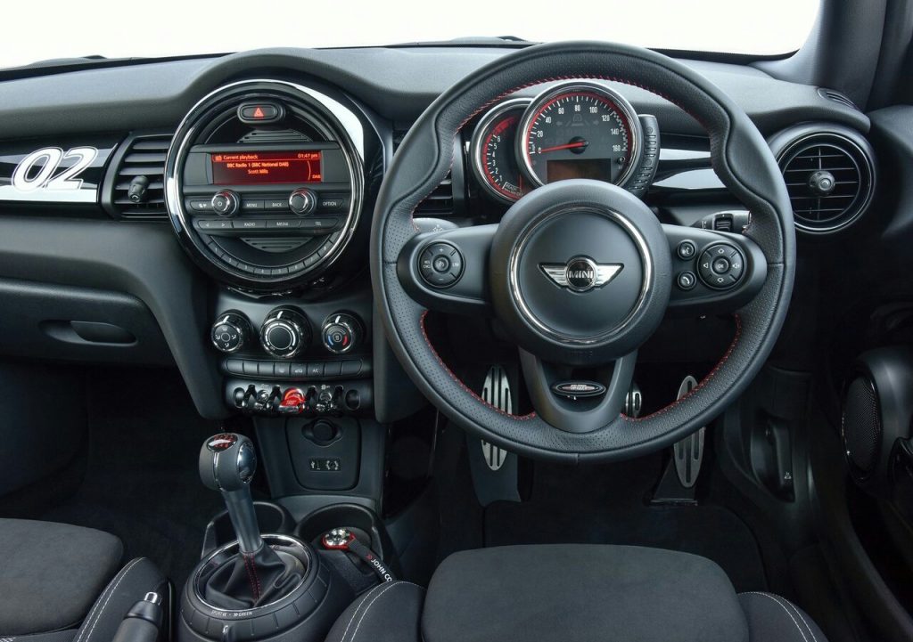 MINI JCW Challenge sağdan direksiyonlu kokpit