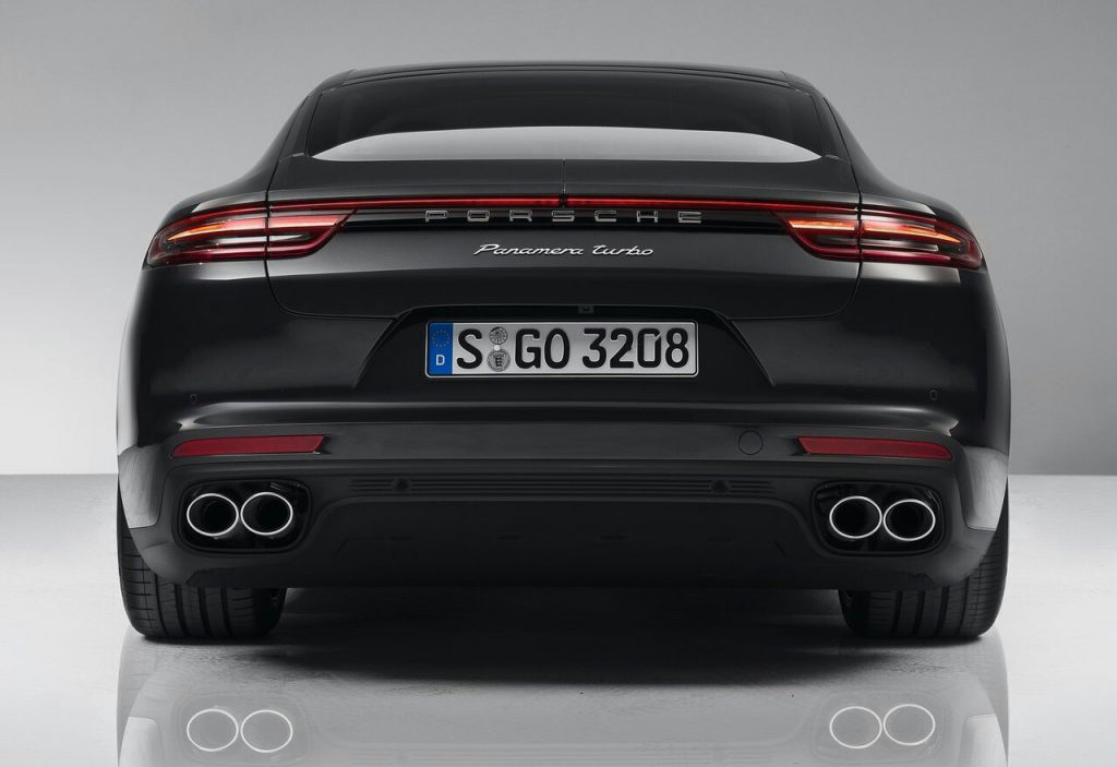 Porsche Panamera Turbo arkadan görünüm