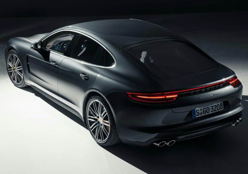 Porsche Panamera Turbo arka üst üç çeyrek görünüm