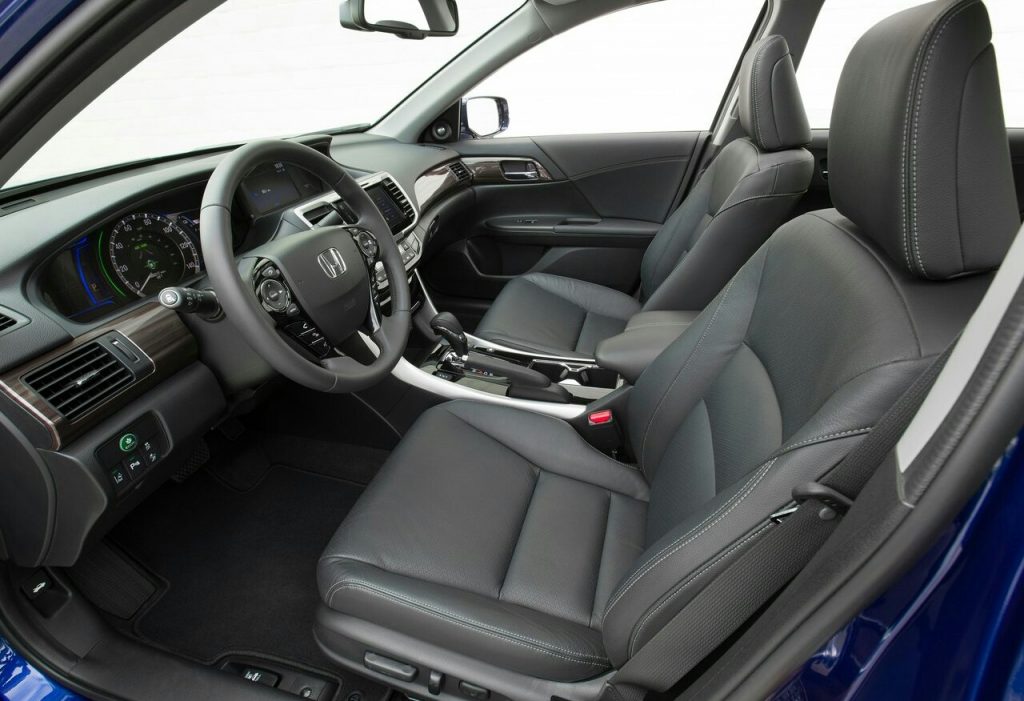 Honda Accord Hybrid deri ön koltuklar
