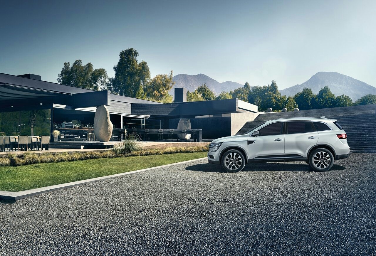 Renault Koleos dış mekanda yan profil