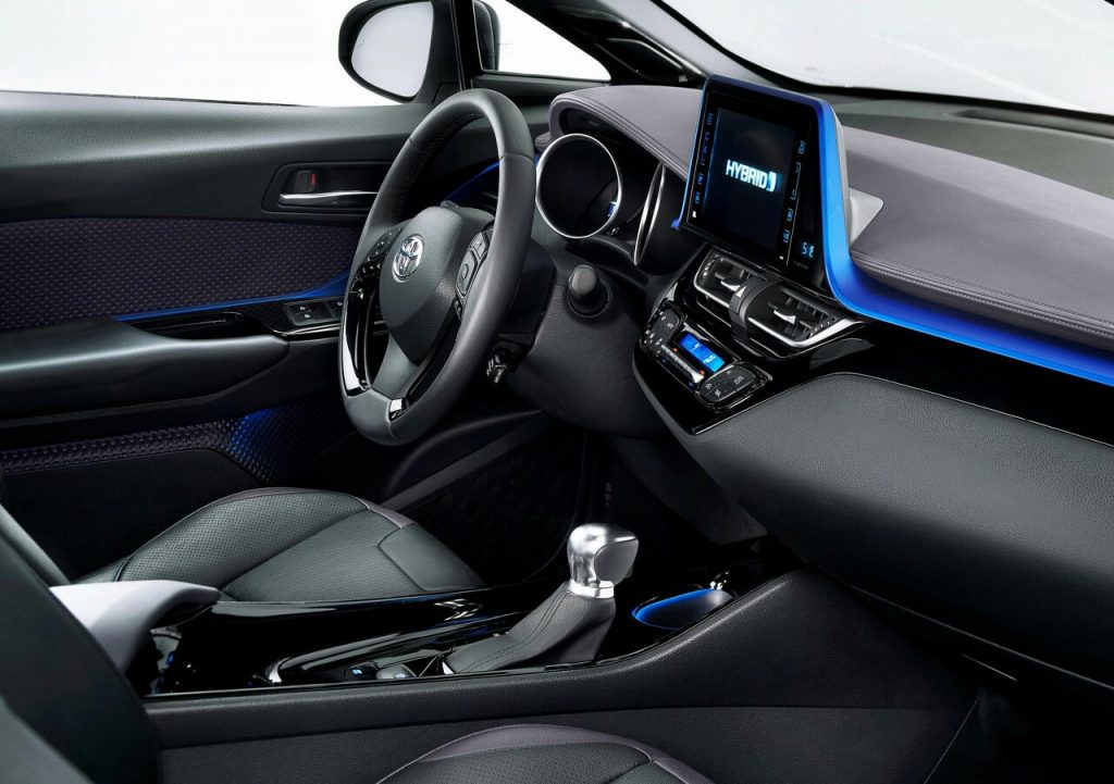 C-HR iç mekân ve orta konsol