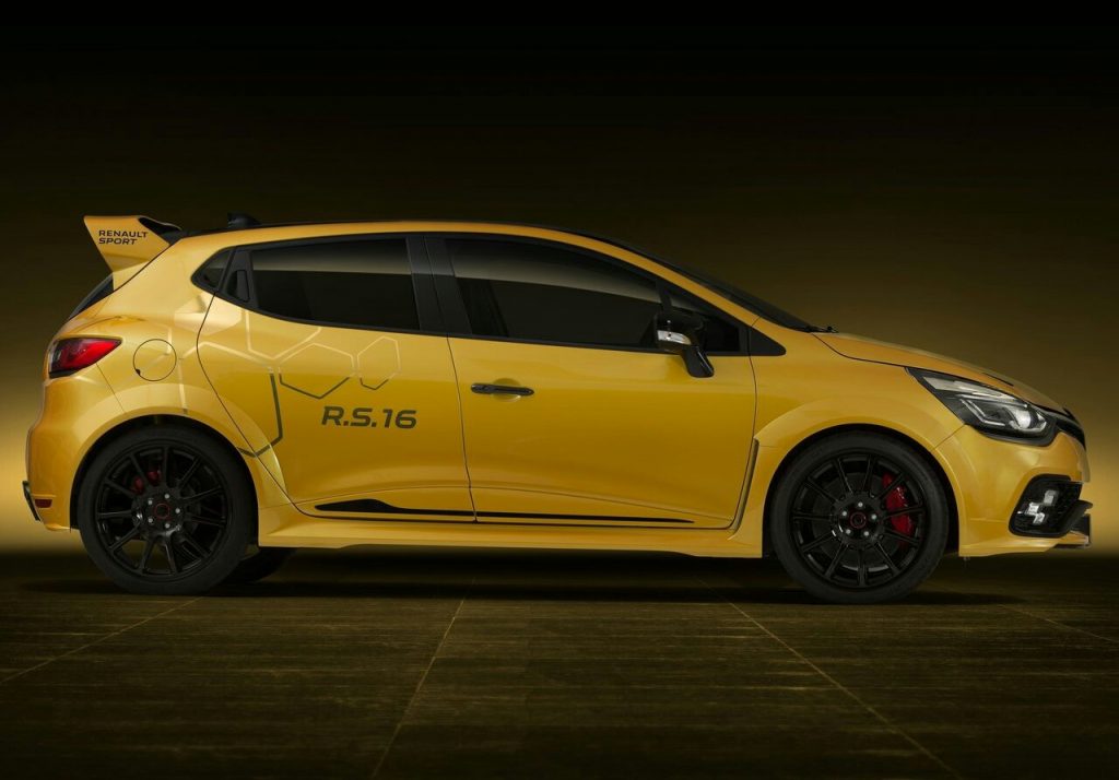Clio R.S.16 genişletilmiş gövde ve 19 inç jantlar