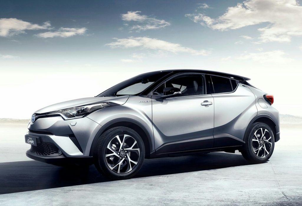 C-HR yan profil ve coupe benzeri tavan çizgisi