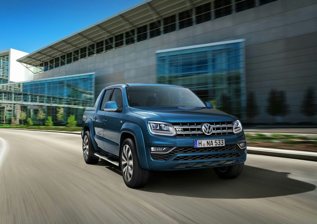 2017 VW Amarok V6 ön tasarım ve V6 rozeti