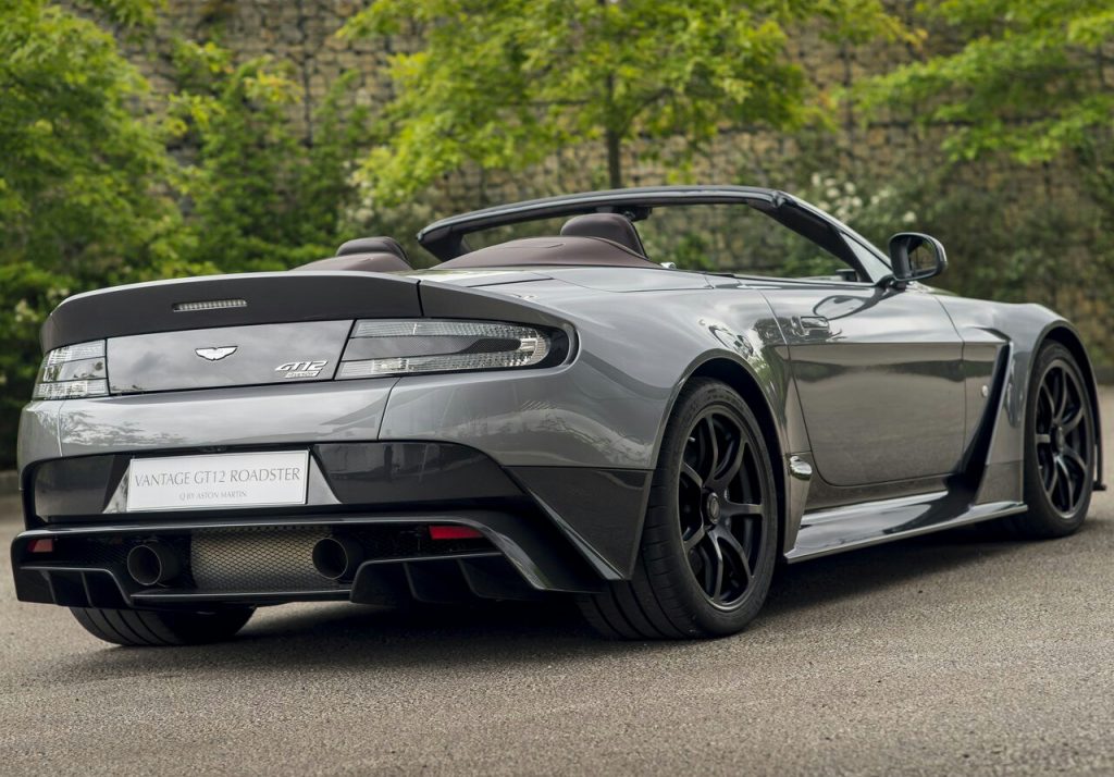 Vantage GT12 Roadster arka üç çeyrek görünüm