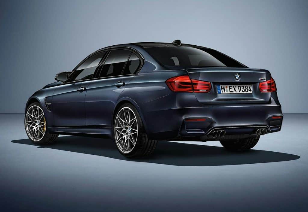 Macao Blue M3 30 Jahre arkadan üç çeyrek görünüm