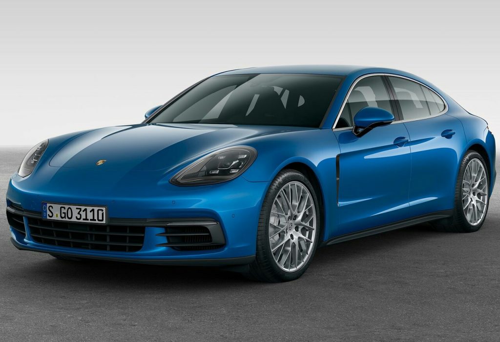 2017 Porsche Panamera 4S ön üç çeyrek görünüm