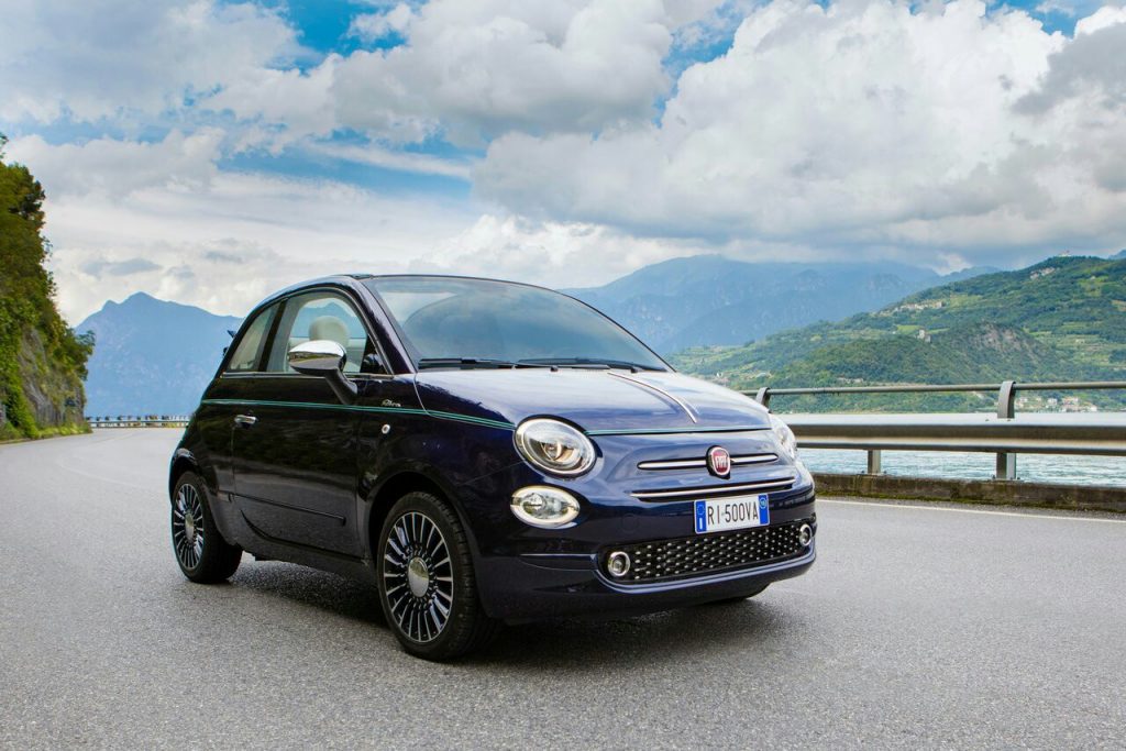 500 Riva Sera Blue gövde arşiv fotoğrafı