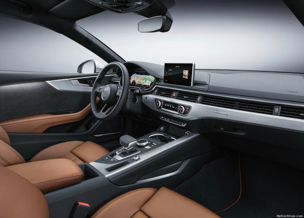 Audi A5 Coupe ön kabin ve orta konsol