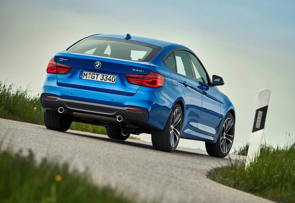 BMW 340i Gran Turismo arka bölüm ve çift egzoz çıkışı