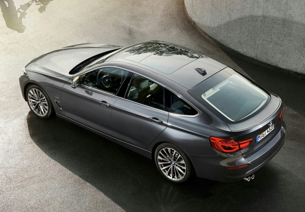 BMW 3 Serisi Gran Turismo tavan ve arka bölüm üst açı