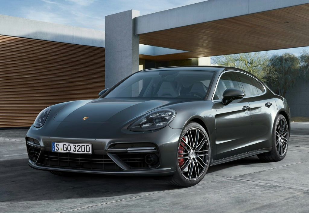 Porsche Panamera Turbo ön üç çeyrek görünüm
