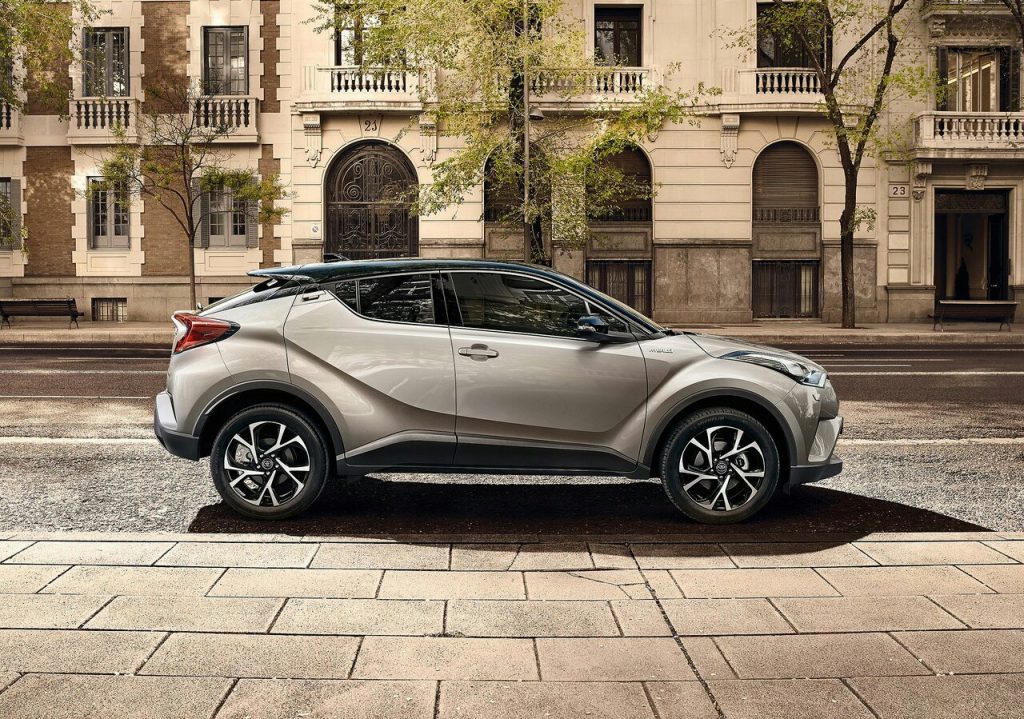 C-HR arka üç çeyrek görünümü