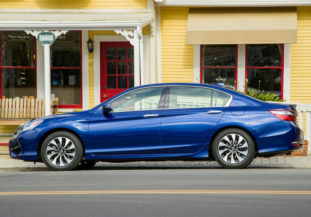 Honda Accord Hybrid sol yan profil