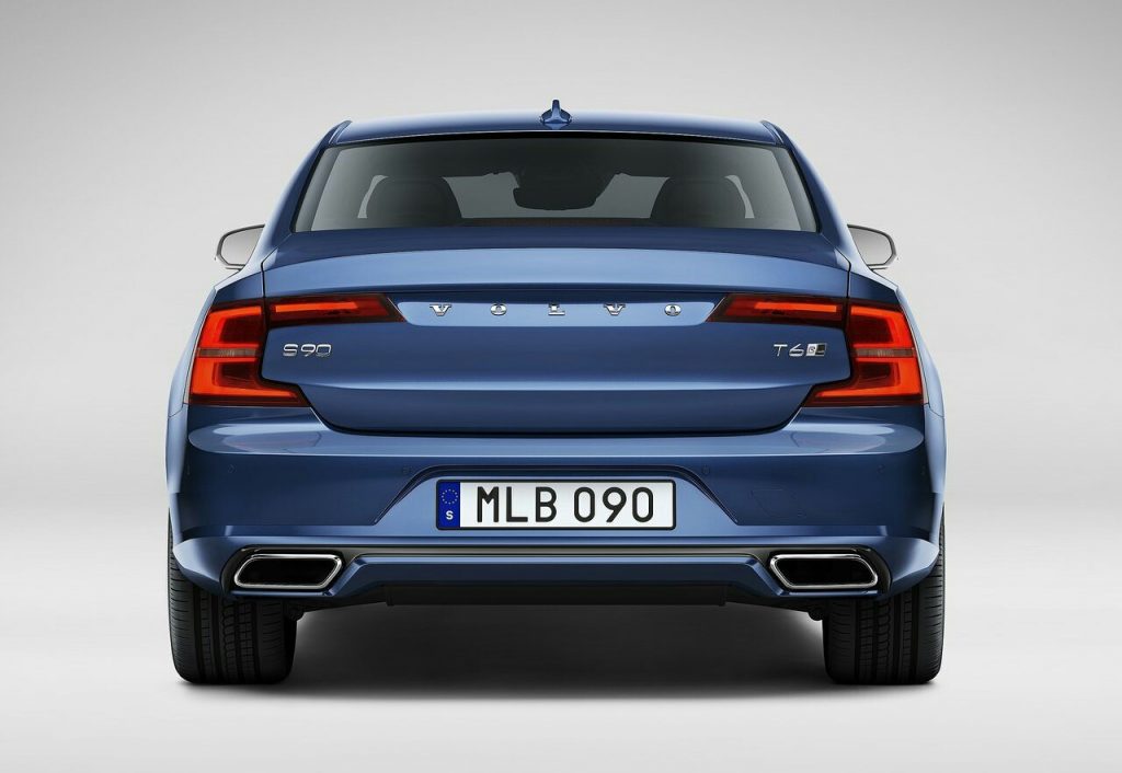 Volvo S90 arka görünüm ve model rozeti