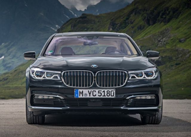 BMW 740Le xDrive iPerformance arşiv görseli 3