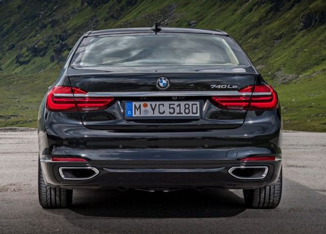 BMW 740Le xDrive iPerformance arşiv görseli 4