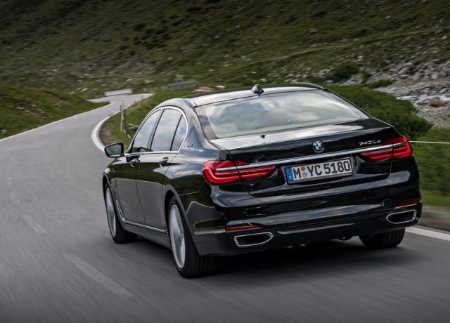 BMW 740Le xDrive iPerformance arşiv görseli 7