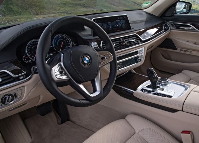 BMW 740Le xDrive iPerformance arşiv görseli 8