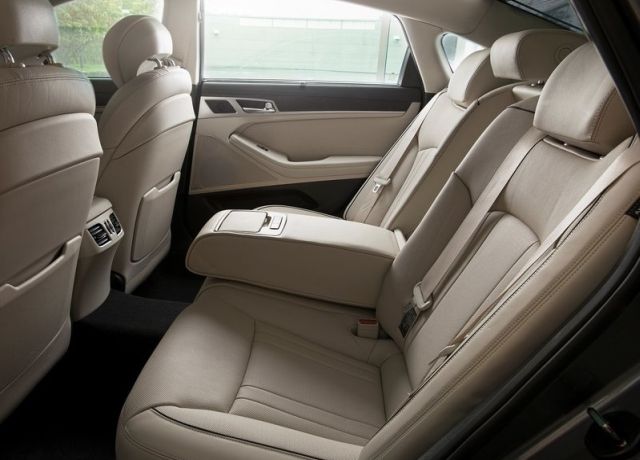 Genesis G80 iç mekan detayı