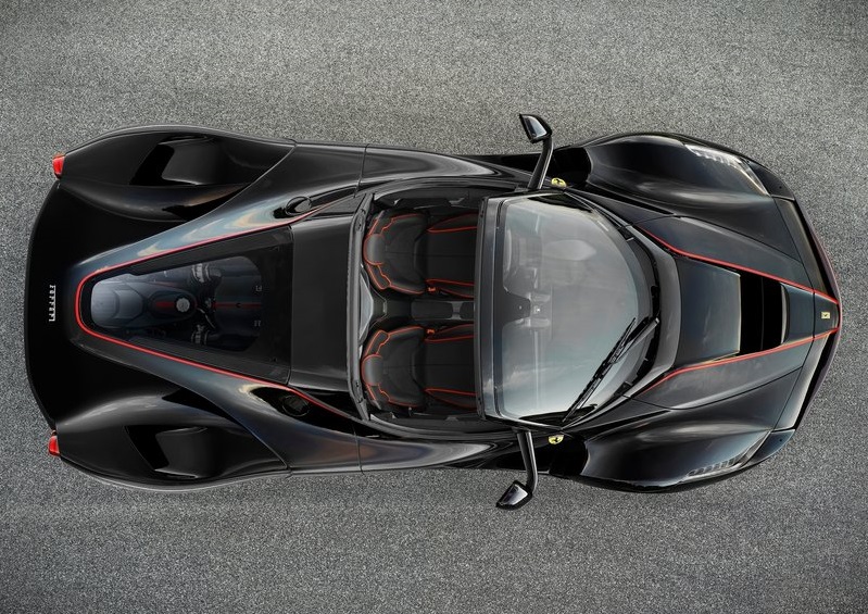 Ferrari LaFerrari Aperta üstten açık kokpit görünümü