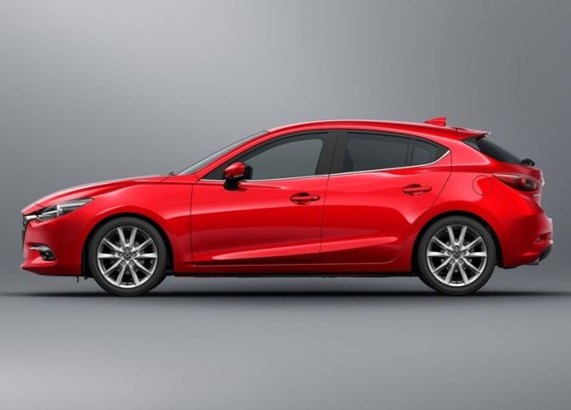 Mazda3 yan profil görünümü
