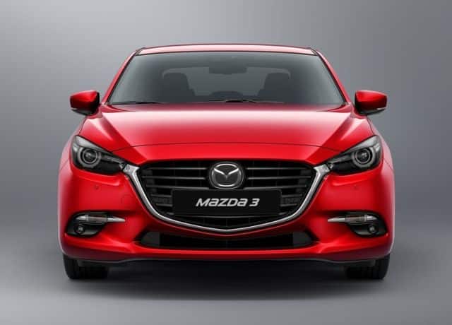 Mazda3 arka üç çeyrek görünüm