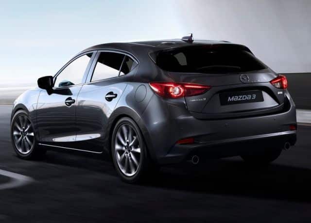 Mazda3 direksiyon ve gösterge paneli