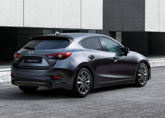 Mazda3 orta konsol ve multimedya ekranı