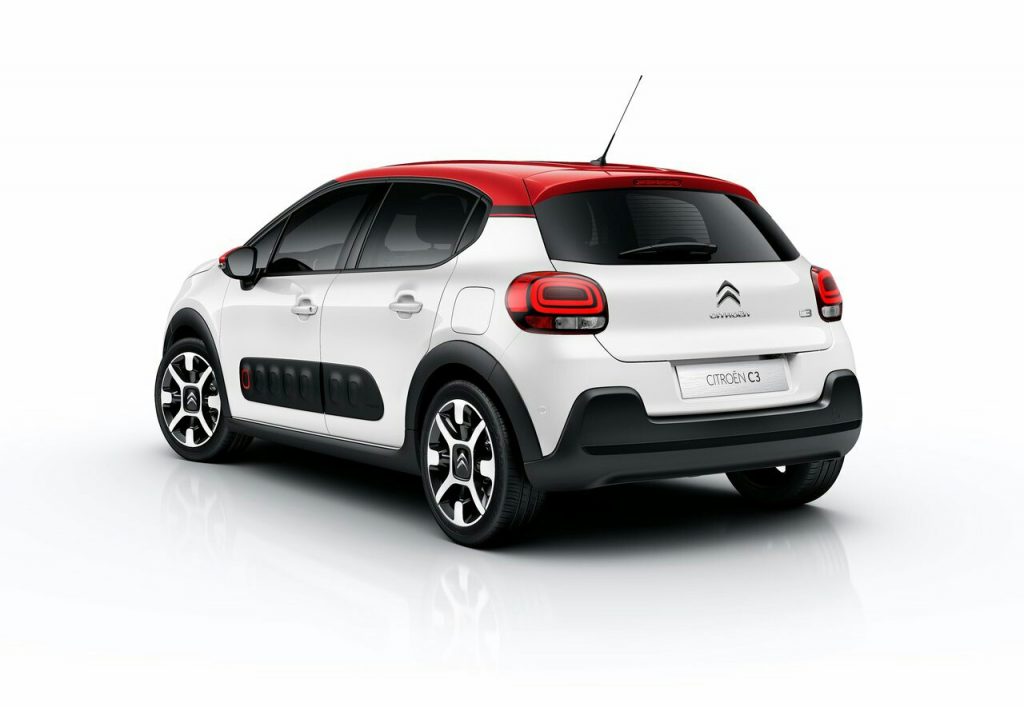 Citroen C3 beyaz gövde kırmızı tavan arka stüdyo görünümü