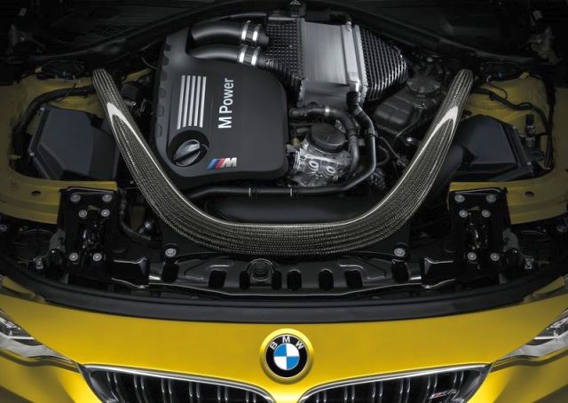 BMW M4 F82 motor bölmesi