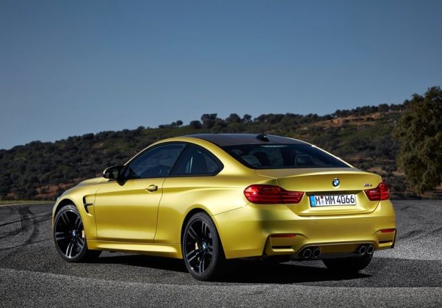 BMW M4 F82 arka görünüm