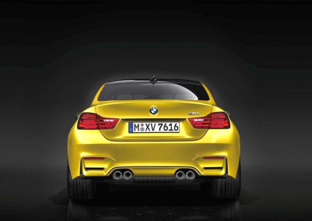 BMW M4 F82 arka tasarım ve egzoz görünümü
