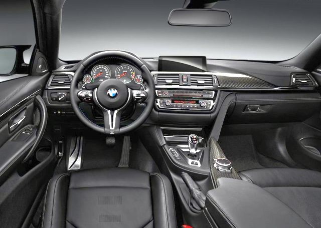BMW M4 F82 direksiyon ve gösterge paneli
