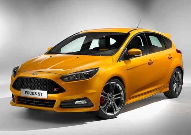 Tangerine Scream renkli Focus ST ön üç çeyrek görünümü