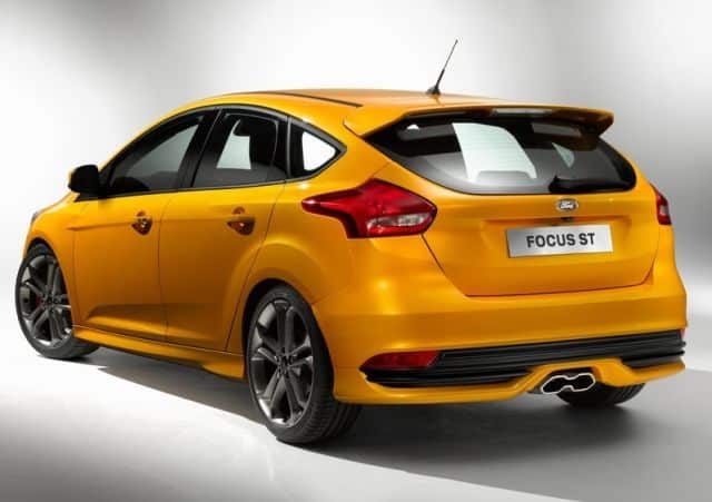 Tangerine Scream renkli Focus ST arka üç çeyrek görünümü