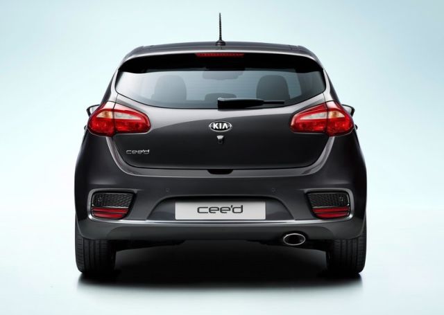 Kia cee'd arkadan görünüm ve bagaj kapağı